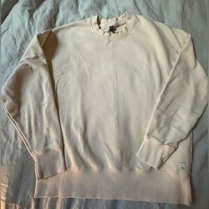 Vuori Halo Crewneck sweatshirt - worn twice 
Color: Milkweed